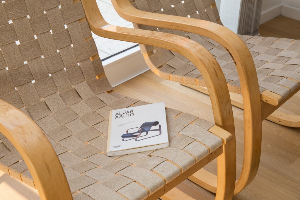 easy chair by alvar aalto mod.406