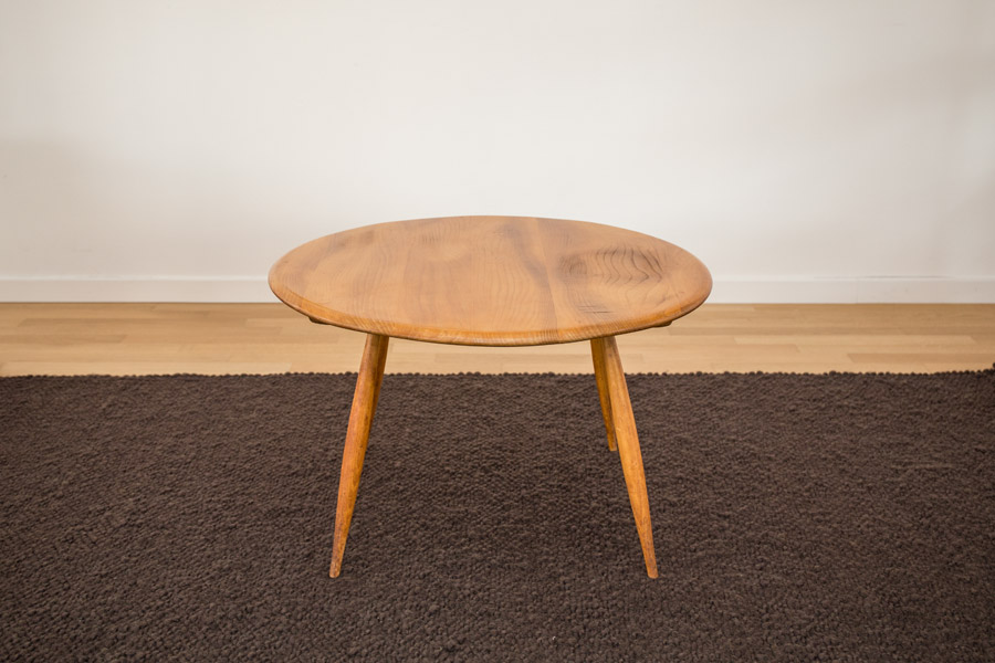 Tavolino tondo in legno chiaro