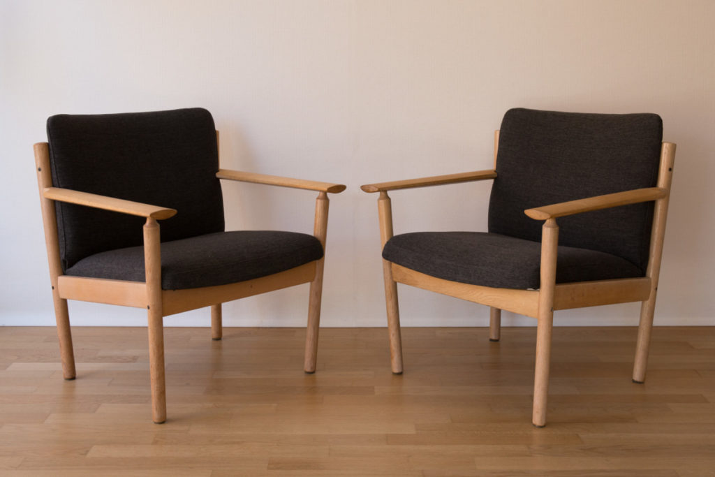 Easy-chairs in oak – Cod. 1158