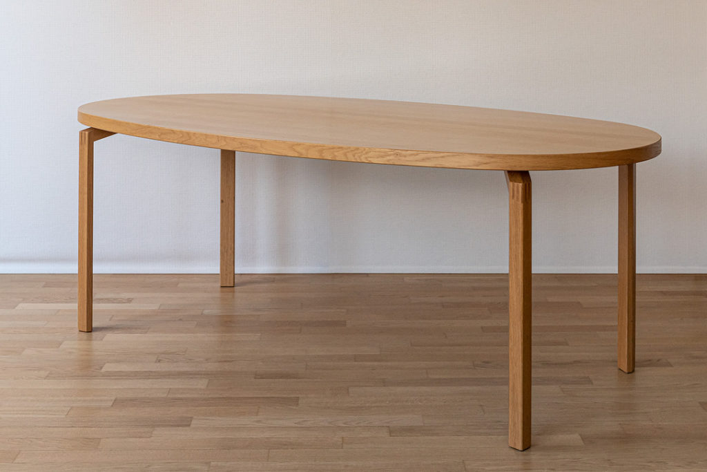 Oval table Magnus Olesen - Code 1367