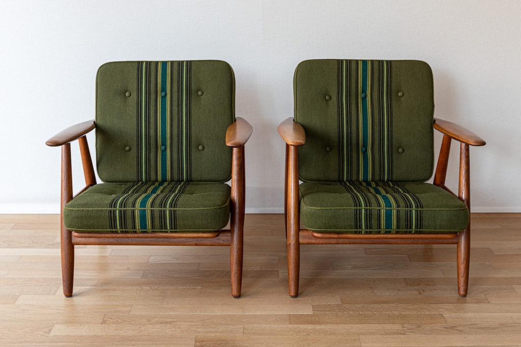 Pair of GE-240 easy-chairs - Hans Wegner - Code 1370