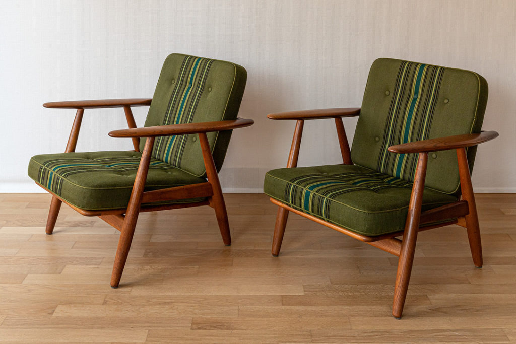 Pair of GE-240 easy-chairs - Hans Wegner - Code 1370