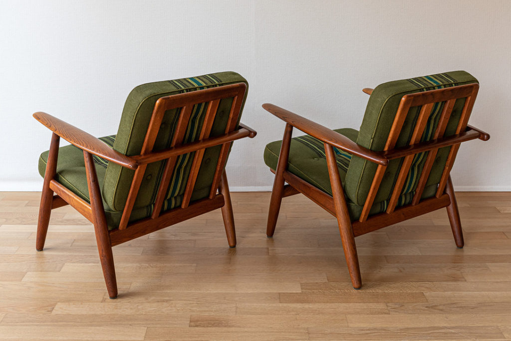 Pair of GE-240 easy-chairs - Hans Wegner - Code 1370