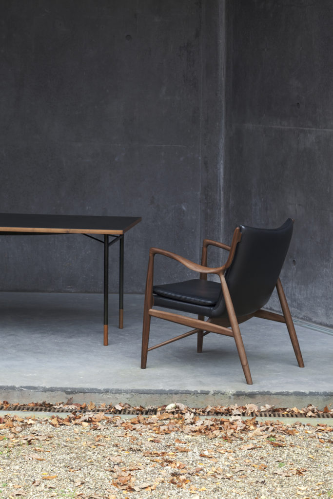 The 45 Chair_Black_Leather_Walnut